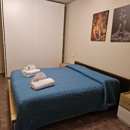 Ferienwohnung Infinite Blue Riva del Garda Zimmer foto