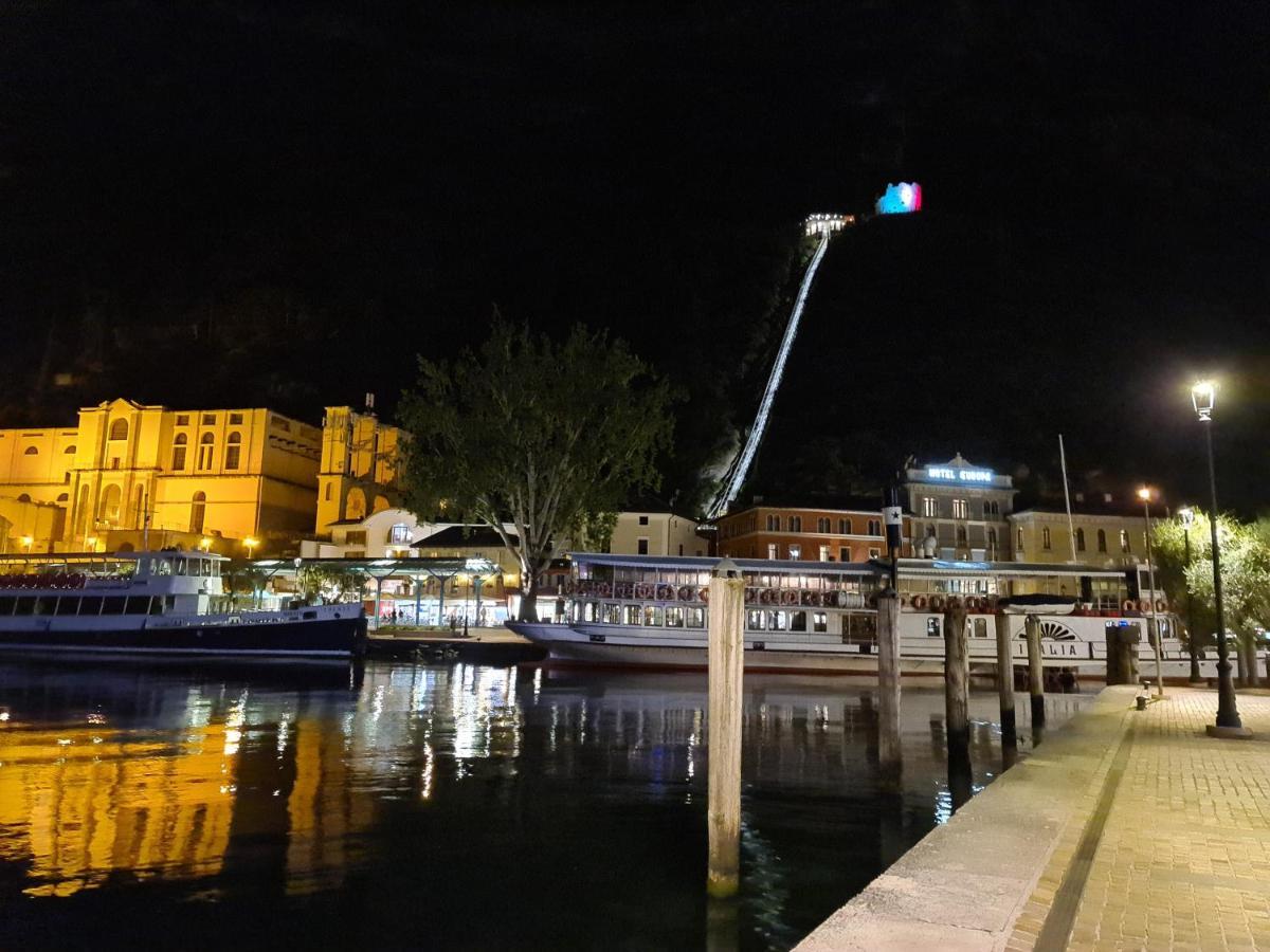 Ferienwohnung Infinite Blue Riva del Garda Exterior foto