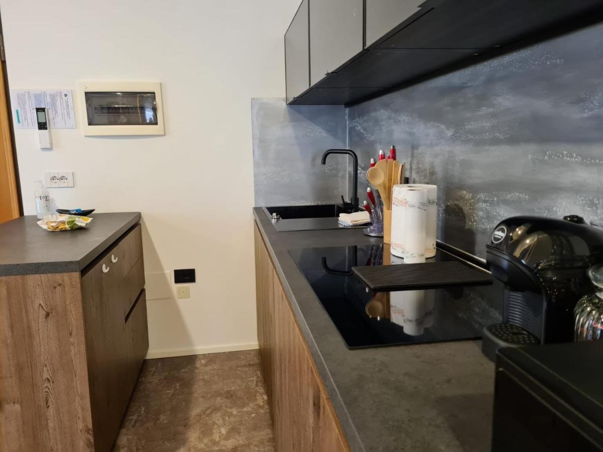Ferienwohnung Infinite Blue Riva del Garda Exterior foto